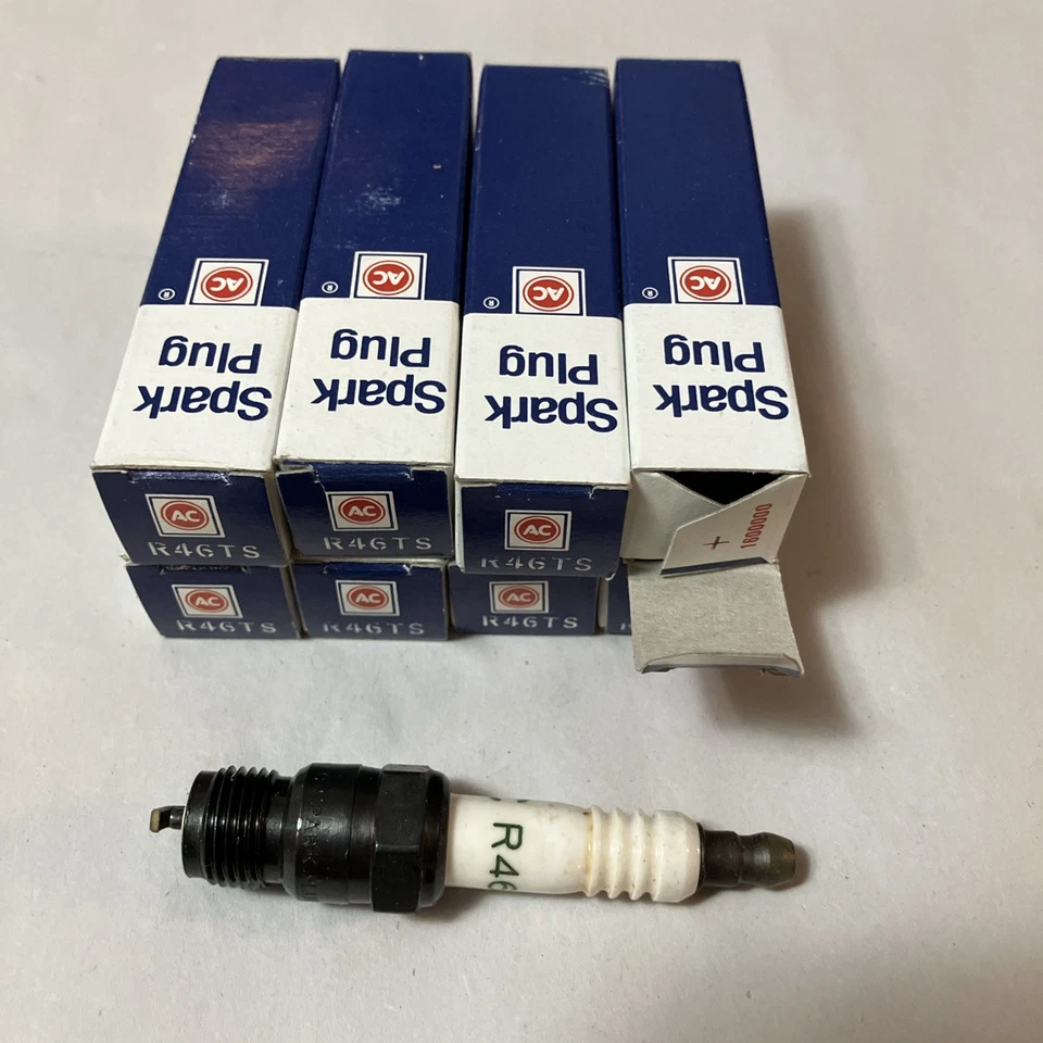 SET OF 8 VINTAGE GM AC R46TS 5613326 SPARK PLUGS NOS - Image 1 of 1