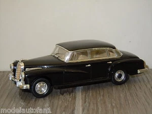 Mercedes 300D W189 van Rio Italy 1:43 *3893 - Picture 1 of 3