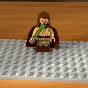 LEGO Star Wars QUI-GON JINN Printed Legs With Cape Minifigure great preowned - Picture 1 of 6