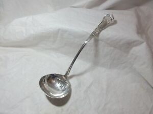 A VINTAGE ONEIDA A1 SILVER PLATED LADLE