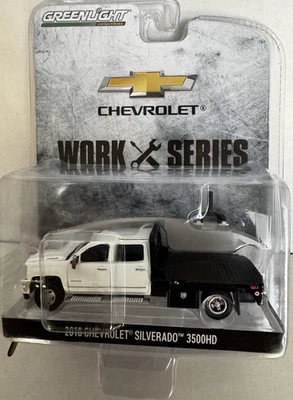 Белый Chevy Silverado 3500HD Work Series 1:64 Greenlight 2018 двойная платформа - Изображение 1 из 4