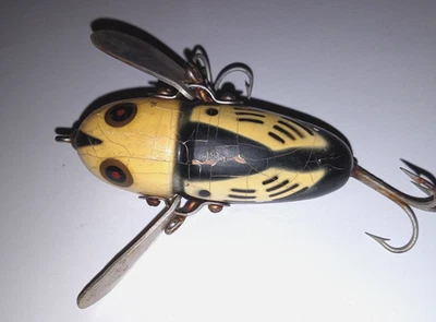 Isca de pesca de madeira vintage Heddon Crazy Crawler - 2-1/2" - Imagem 1 de 3