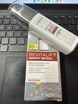 L'Oreal Revitalift Bright Reveal 1oz Brightening Day Moisturizer SPF 30 Exp 7/25 - Image 1 of 2
