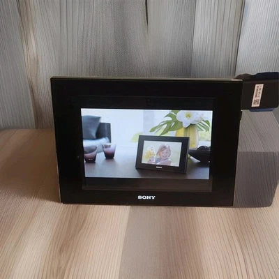 Sony DPF-D80 Digital Phot Frame Clock & Calendar Modes SD, xD, CF, M.S.  8" LCD - Image 1 of 4