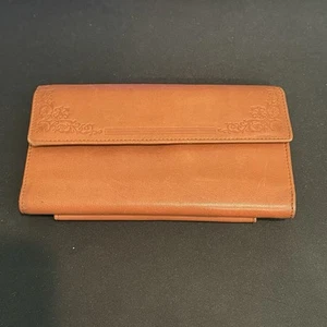 Cartera larga vintage de cuero genuino marrón claro flores en relieve - Imagen 1 de 10