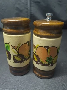 Vintage handbemalt Holz und Steinzeug Salzstreuer und Pfeffermühle Set - Bild 1 von 15