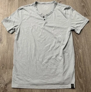 Lucky Brand Shirt Mens Medium Pale Blue Venice Burnout Henley Short Sleeve Shirt - Picture 1 of 8