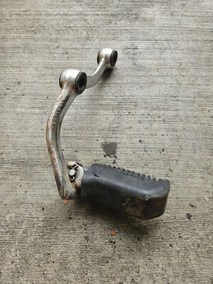78-81 Yamaha XS850 RIGHT FRONT FOOT REST PEG STEP MOUNT BRACKET - Image 1 of 4