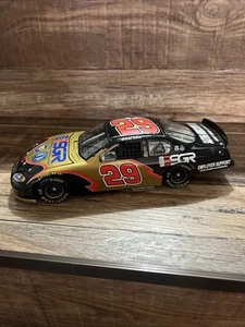 Bobby Labonte ESGR/ Army Reserves 2004 NASCAR 1:24 Diecast Action - Picture 1 of 5