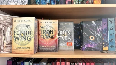 Fourth Wing, Iron Flame, Onyx Storm Exclusive German Special Edition - Image 1 of 4