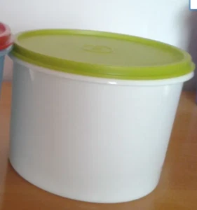 Tupperware Stacking Canister Round ~ 7 Cups ~ White & Lime Green Seal New - Picture 1 of 1
