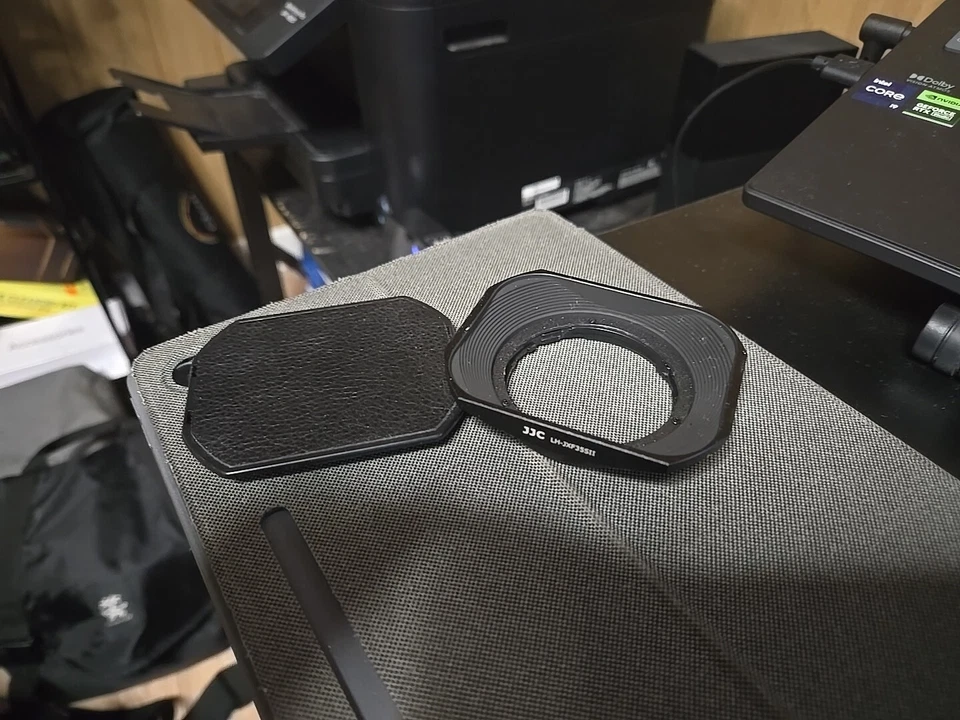 JJC LH-JXF35SII Black Metal Lens Hood XF 23mm f2 R WR & XF 35mm f2 R WR - Image 1 of 1