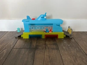 Disney Pixar Cars Color Change Changing Whale Car Wash Trackset With Drawers - Picture 1 of 4