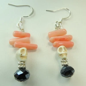 Cremefarbene Totenkopf Howlith Koralle & Kristall Ohrringe Handarbeit Schmuck - Bild 1 von 1