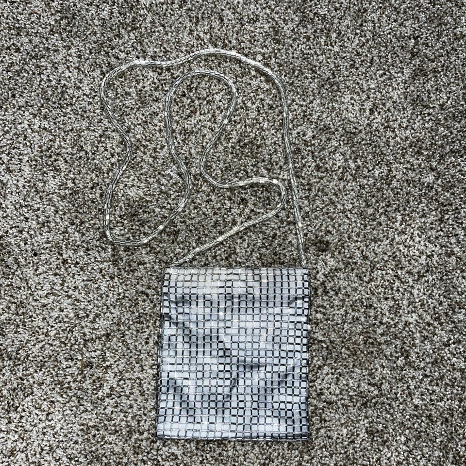 复古 Valerie Steven’s 银色方形串珠单肩包 — 第 1/4 张图片