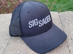 SIG SAUER BLACK MESH BACK TRUCKER ADJUSTABLE CAP HAT - Imagen 1 de 8