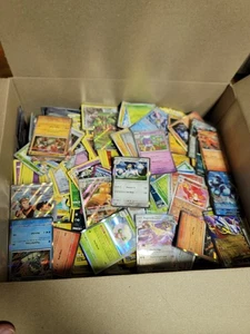 30 Pfund Pokemon Karten Bulk Nintendo TCG Holos Geschenk Mixed Box 2 - Bild 1 von 8