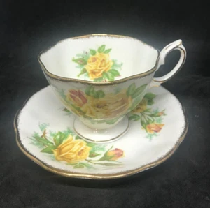 Royal Albert English Tea Rose Yellow Roses Bone China Cup and Saucer - Bild 1 von 8