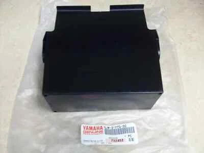 Nueva tapa de caja de batería genuina OEM para Yamaha FJR1300 FJR 1300 2003-2005 Foto 1 de 3