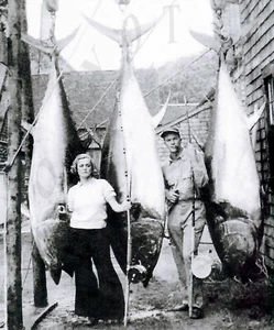 ANTIQUE 8X10 REPRODUCTION PHOTOGRAPH PRINT OF MAN & WOMAN SALTWATER TUNA FISHING - Picture 1 of 1
