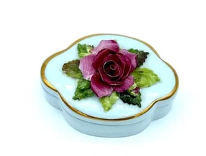Royal Adderley Bone China Estatuilla Floral Caja Baratija Hecha en Inglaterra Azul Pálido - Imagen 1 de 11