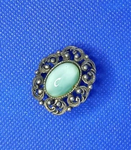 Vintage style Green Catseye Oval Brooch Pin on Antiqued Metal 3.3 x 2.5cm - Picture 1 of 5