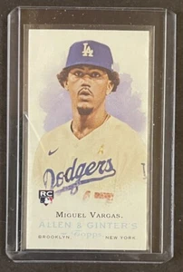2023 Topps Allen & Ginter Miguel Vargas diseño variación mini novato a radiocontrol #rdv-12 - Imagen 1 de 2