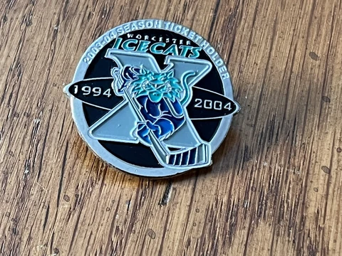 NEW SEASON TICKET HOLDER 03-04 WORCESTER ICE CATS PIN PINBACK AHL RAILERS SHARKS Cover