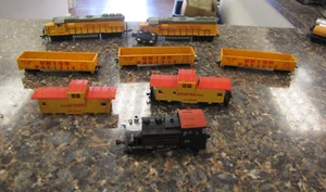 Lot of (8) Vintage Model Union Pacific Train Cars - Picture 1 of 7
