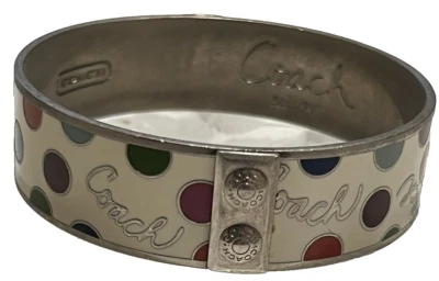 Brazalete Brazalete Coach Esmalte Apilable POLKA DOT Firma Logo Placa Plateada Y2K Foto 1 de 4