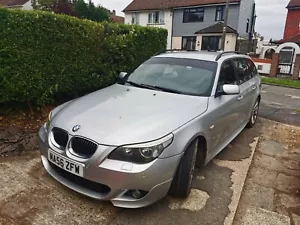 BMW E60 E61 BERLINA TOURING nero lucido striscia solare pretagliata *NESSUN TAGLIO RICHIESTO* - Foto 1 di 2