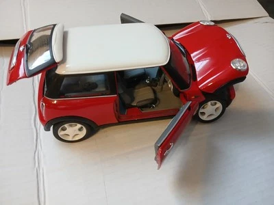 Burago 1/18 Scale Diecast  Mini Cooper  Red White Model Car Missing Mirrors - Image 1 of 4