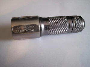 Surefire E1 Executive Tear Drop Gun Metal Color Flashlight W/Slip on Red Lens - Picture 1 of 8