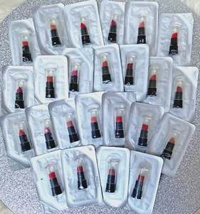 Ausverkauf! Avon 24 verschiedene Lippenstiftproben "ADVENTSKALENDER-FÜLLUNG" - Bild 1 von 1