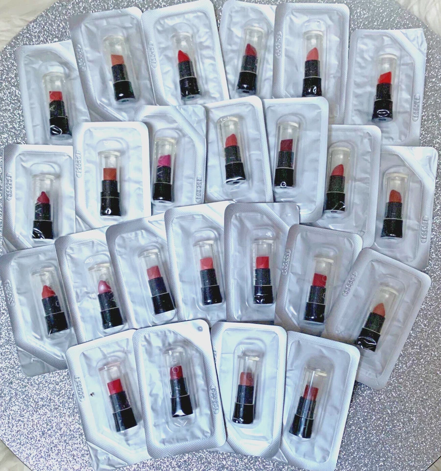 Ausverkauf! Avon 24 verschiedene Lippenstiftproben "ADVENTSKALENDER-FÜLLUNG" - Bild 1 von 1