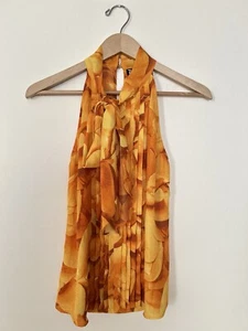 New York & Company Damen Neckholder Biesen Top klein Blumen transparent Boho vorne zum Binden - Bild 1 von 20