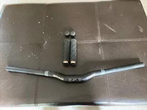 Truvativ Stylo Race 645mm Wide Handle Bar 31.8mm, Specialized Lock On Grips - Picture 1 of 8