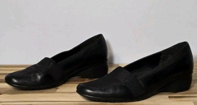 Mocasines de tacón de cuña sin cordones de cuero negro Liz Baker para mujer talla 7M Foto 1 de 4