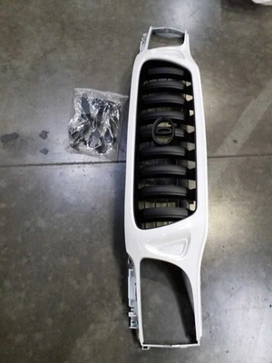Pickup Truck Grill 040 Super White Front Grille Fits For 2001-2004 Toyota Tacoma Foto 1 de 4