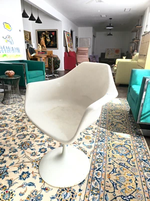 Silla Tulipán Giratoria Estilo Vintage de Eero Saarinen Knoll Blanca Foto 1 de 4