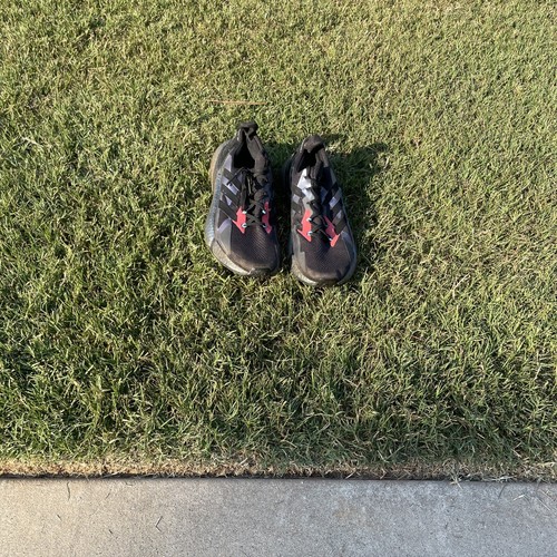 Scarpe Adidas da uomo taglia 10 in ottime condizioni!