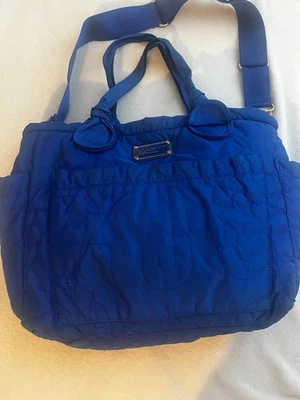 Bolsa de pañales acolchada azul Marc Jacobs Foto 1 de 4