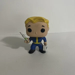 Funko Pop Vinyl Fallout Vault Boy Medic Perk Hot Topic (Exclusive) #101 OOB - Picture 1 of 4