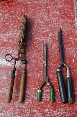 ANCIENS OUTILS DE COIFFEUR - FER A FRISER - SALON DE COIFFURE- MUSé  //C42// - Photo 1/4