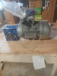 Nuevo Motorvario MOTOR 63B4 TORNILLO TRANSPORTADOR ENGRANAJE Caja NMRV/030 MOTOVARIO - Imagen 1 de 7