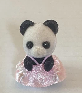 Sylvanian FAMILIES - Clara BABY Panda BÄR - Calico CRITTERS in PINK Kleid süß - Bild 1 von 7