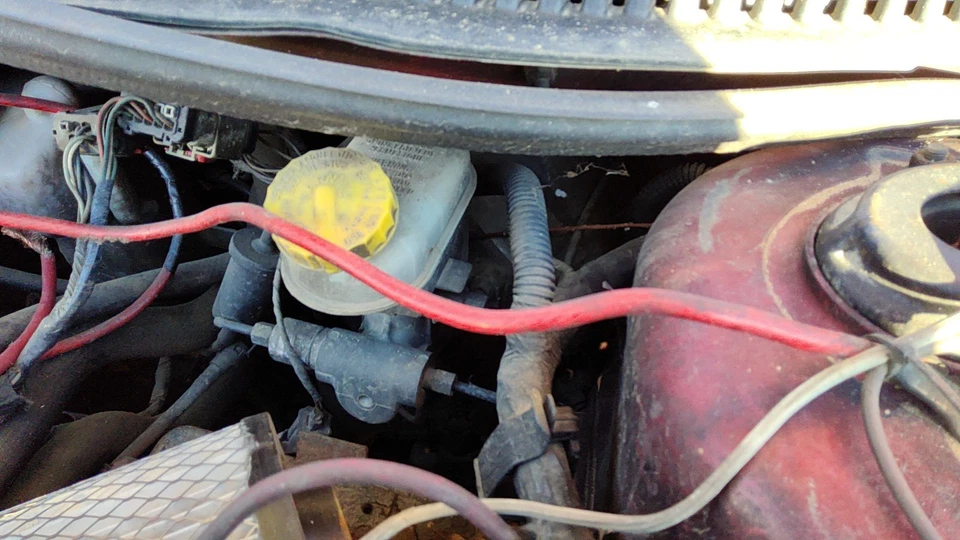 Комплект из пары оригинальных неоновых усилителей тормозов с главным цилиндром для Dodge 2000-2005 годов выпуска - Изображение 1 из 3