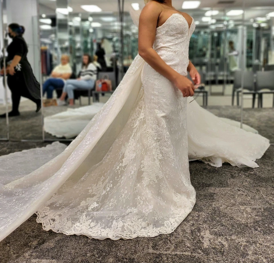 Precioso vestido de novia de Oleg Cassini, nuevo con etiquetas Foto 1 de 4