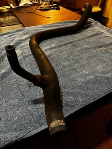 1988 - 1994 Classic Saab 900 Turbo Manual Transmission Lower Radiator Hose - Picture 1 of 3