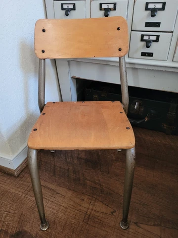 VINTAGE WOOD SEAT & BACK, METAL LEGS, SMALL CHILDS SCHOOL CHAIR 22.75"H x11.75"W Cover